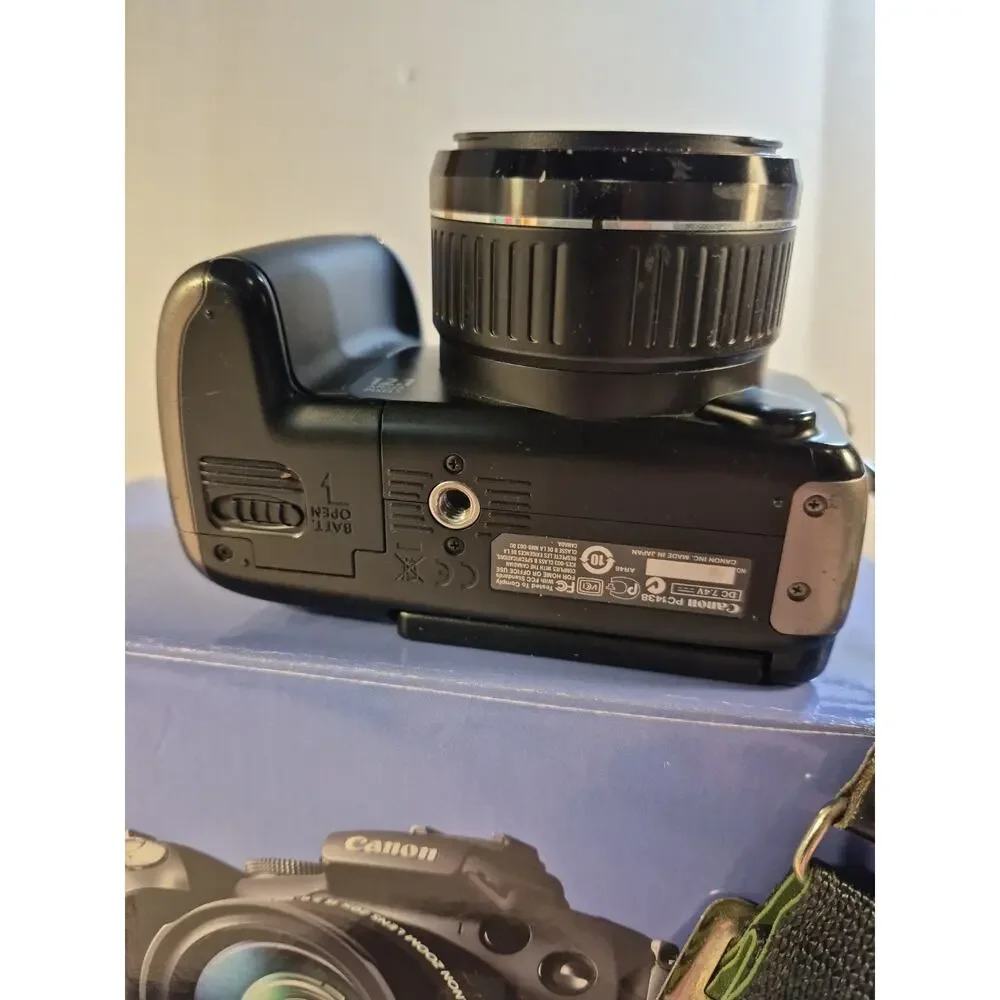 Canon PowerShot SX20 IS 12.1 MP Digital Camera Memory Card + Extras